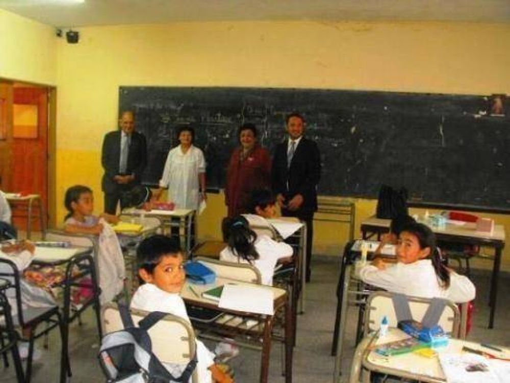 El Ministro de Educaci�n visit� escuelas de la ciudad de Villa Mercedes 