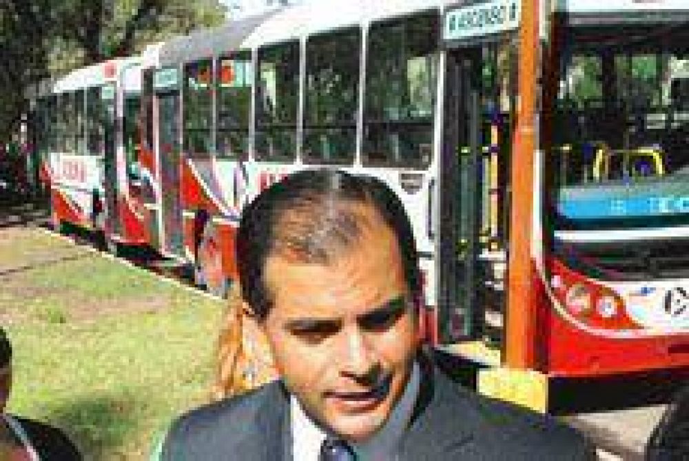 Se incorporaron 10 unidades para el servicio de transporte