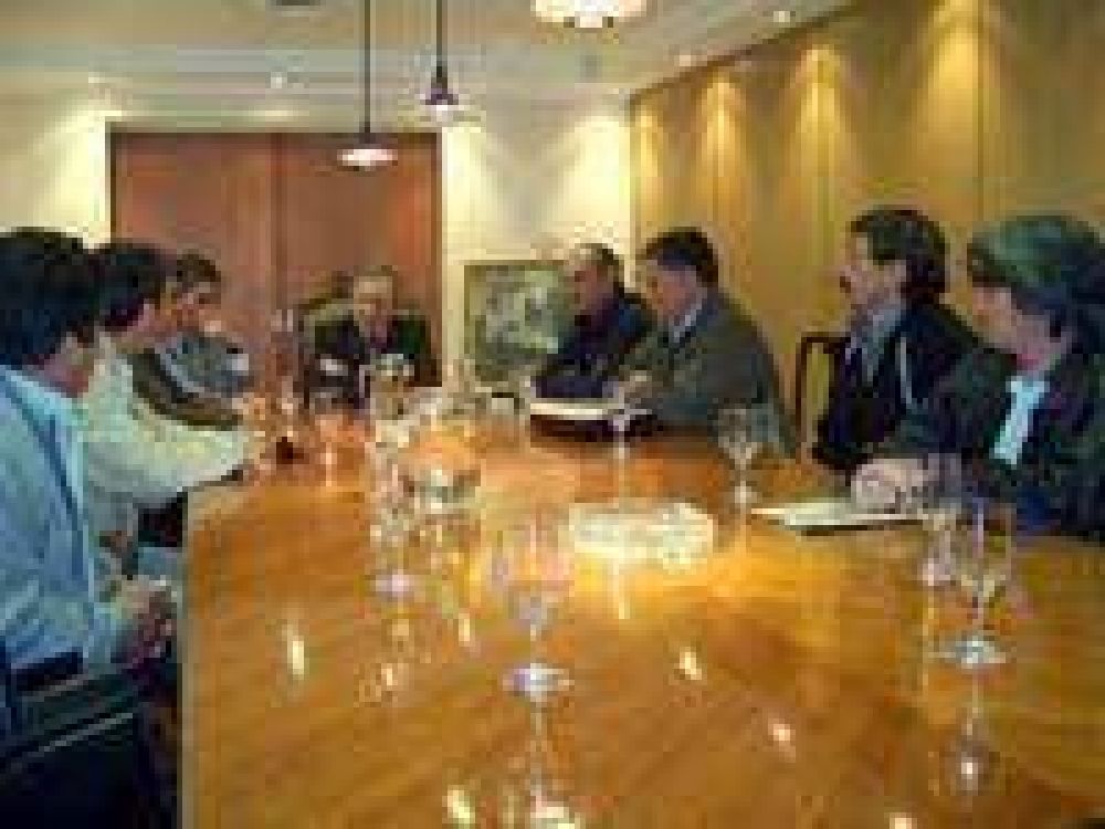 Gobierno avanzar�a en congelamiento de precios para operadores portuarios.  