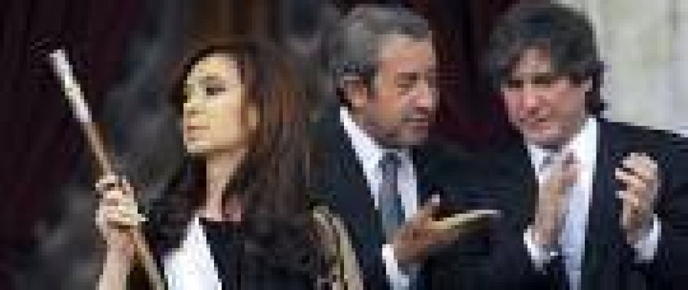 La sucesi�n de problemas del �ltimo mes hizo caer a Cristina 17 puntos