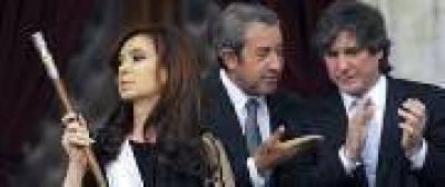 La sucesi�n de problemas del �ltimo mes hizo caer a Cristina 17 puntos