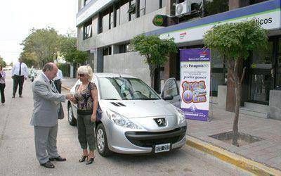 El Banco Chubut entreg� el primer 0 kil�metro.
