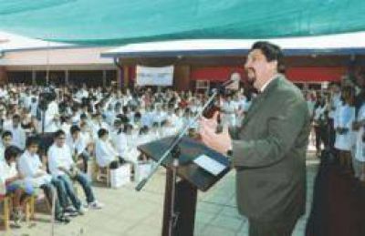 Closs: �administramos los recursos poniendo a la educaci�n al tope de la agenda�