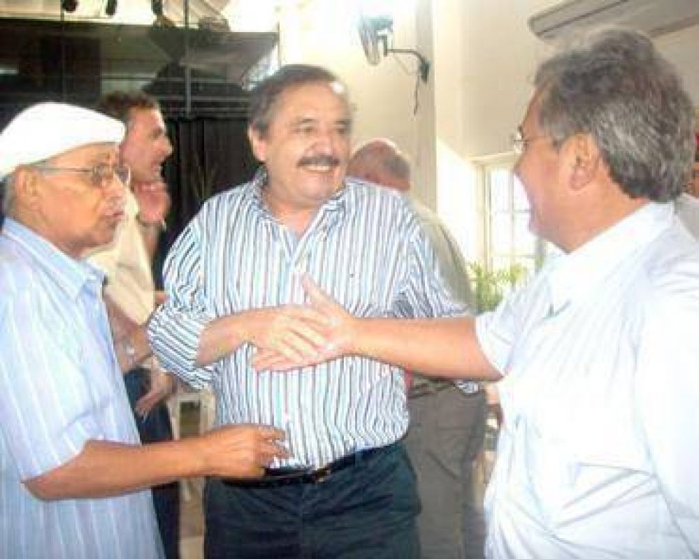 Ricardo Alfons�n lleg� para un homenaje a su padre