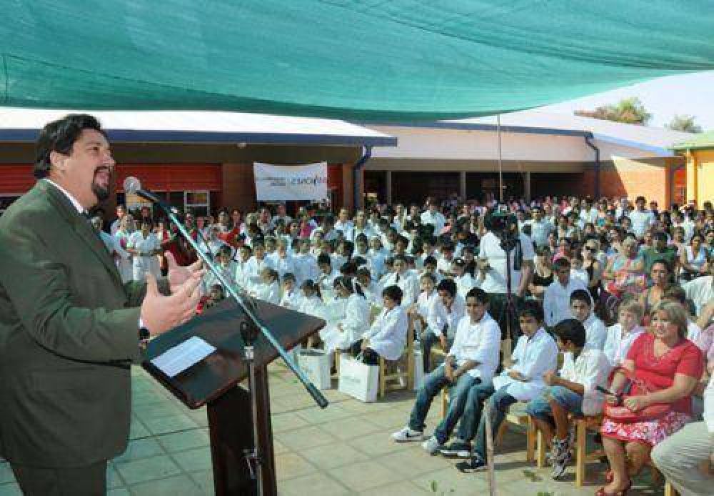 Closs: �Con responsabilidad administramos los recursos poniendo a la educaci�n al tope de la agenda�