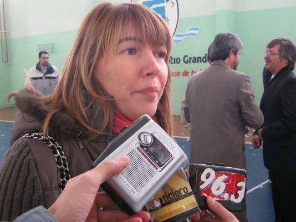 Rosana Bertone: �Por mi, que Fabiana R�os diga que los vuelos los consigui� Elisa Carri�.
