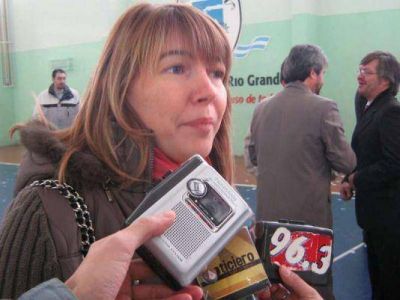 Rosana Bertone: �Por mi, que Fabiana R�os diga que los vuelos los consigui� Elisa Carri�.