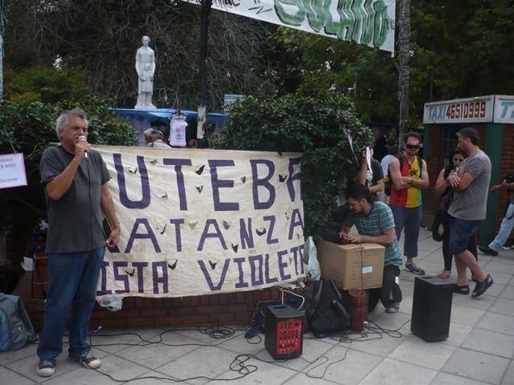 Docentes de La Matanza reclamaron por sus salarios con una radio abierta