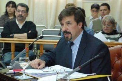 �No coincido con aplicar un aumento sin tener en cuenta otras alternativas�.