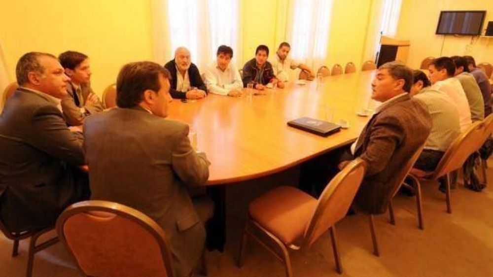 Buzzi se comprometi� ante sindicalistas a mantener los 67 puestos de trabajo que dependen de Soltex