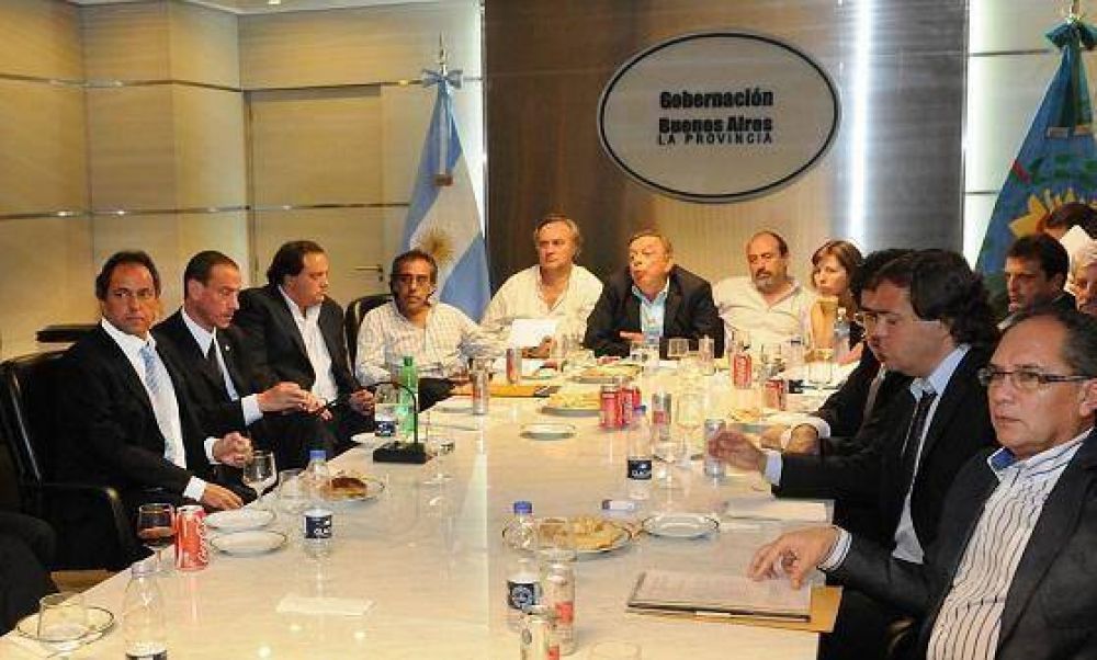 El Gobernador con una veintena de intendentes de la primera secci�n