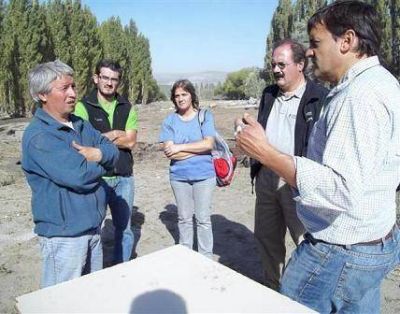 Ministro de Salud recorri� las zonas afectadas por el temporal