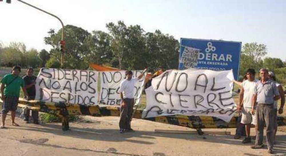 Protesta frente a Siderar.