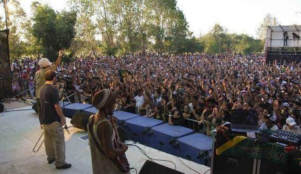 M�s de 40 mil personas disfrutaron del 2� festival de Reggae en Lan�s