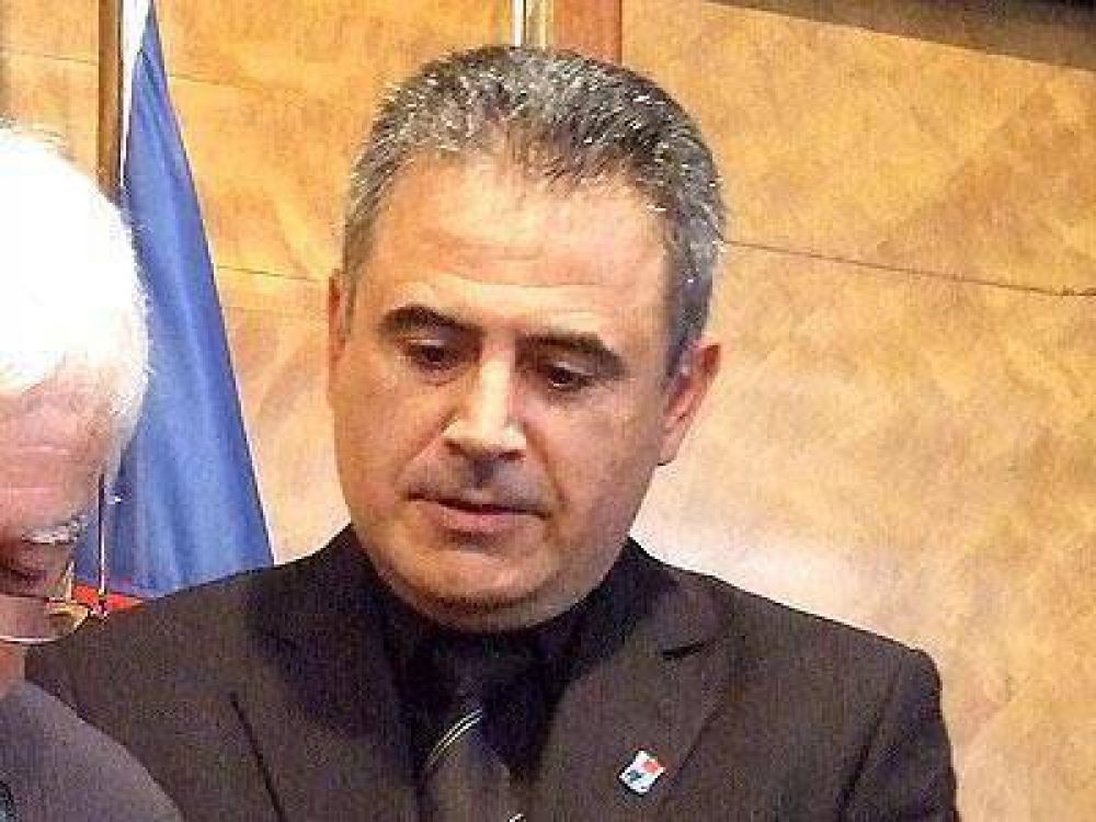 LOMAS: Oyhambur� desestim� que sea �l quien presida el bloque oficialista