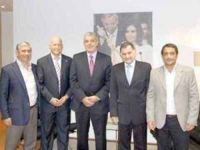 Mart�n se reuni� con Dom�nguez para articular medidas en conjunto
