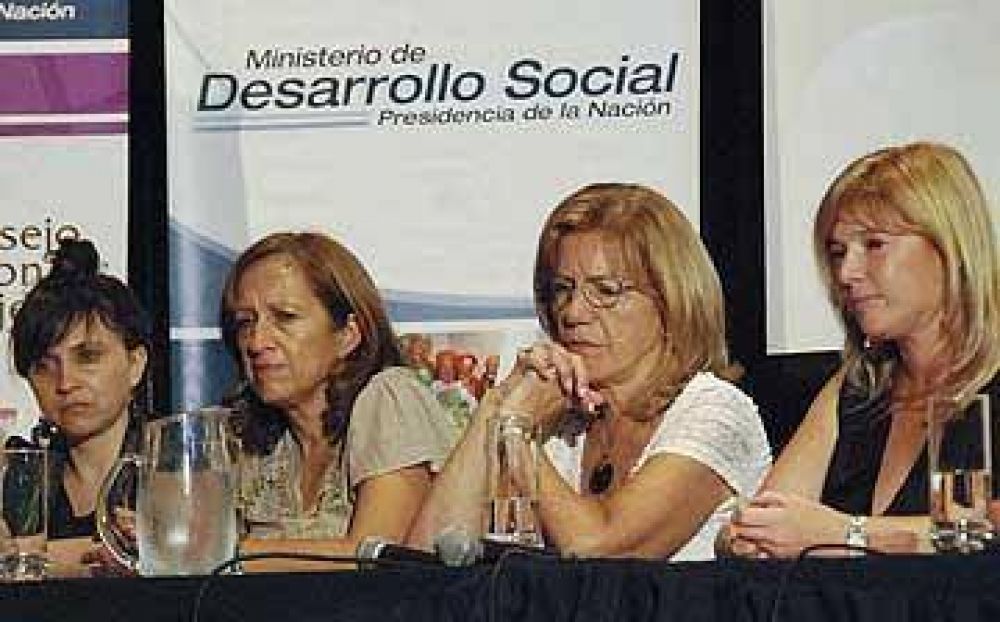 Lan�s: La diputada Nazabal y �lvarez Rodr�guez celebraron el D�a de la Mujer con Alicia Kirchner