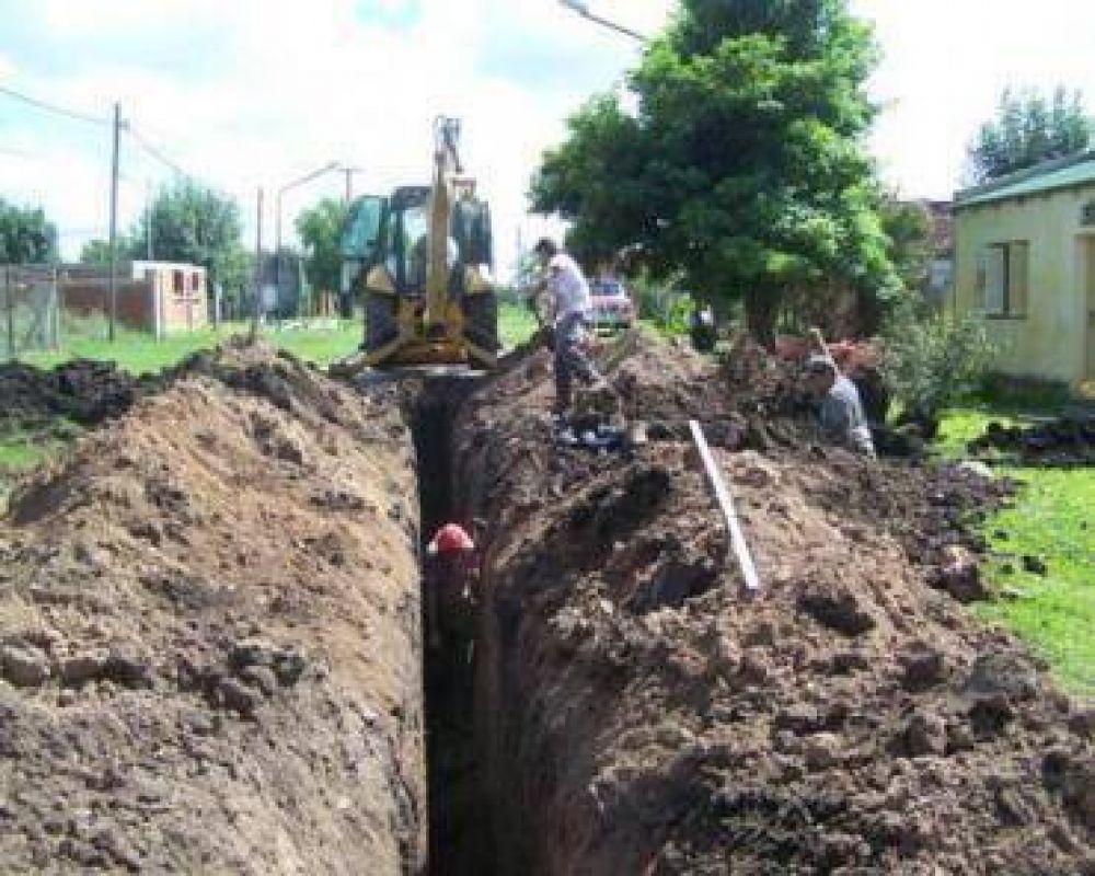 Extienden la red de las cloacas a Villa Industrial