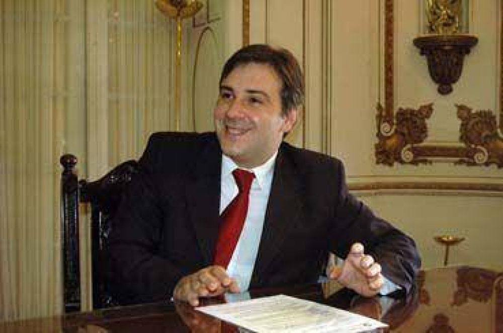 Llaryora insiste con cr�dito de 20 millones de pesos