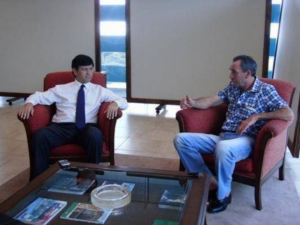 Mones Ruiz recibi� al senador por el departamento Ayacucho.