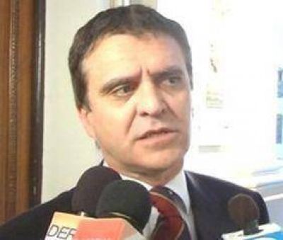 Piden la interpelaci�n del ministro Daniel Cuenca