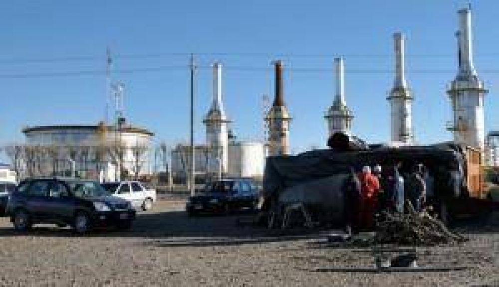 La guerra contra YPF tiene preocupado a los trabajadores. Comienza la tensi�n ante la incertidumbre