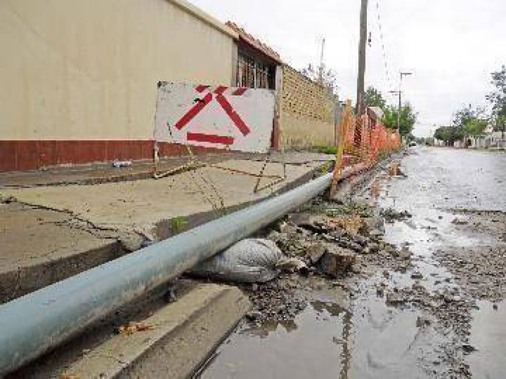 Lastra anunci� el esperado arreglo cloacal de R�o Colorado