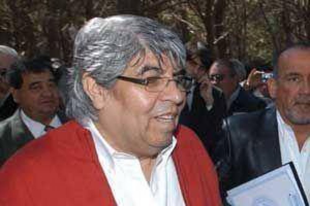 Moyano volvi� al pa�s ajeno a la realidad, pero feliz