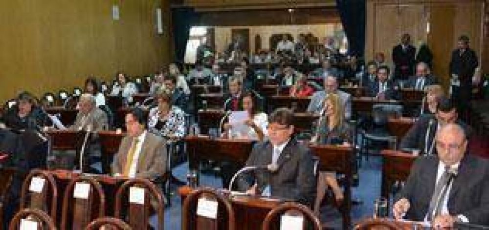 Legislatura : Designaron autoridades de comisiones