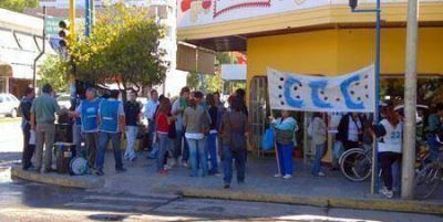 En el marco de protesta nacional, la CTA se manifest� en Roca