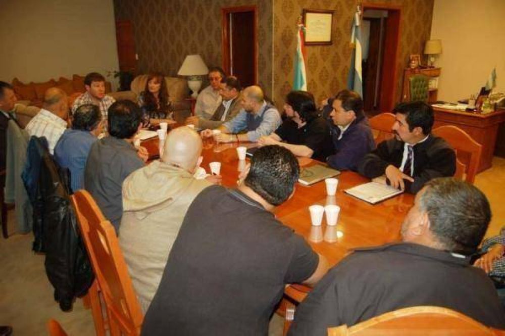 Melella se reuni� con la CGT y dijo que pone el municipio �a disposici�n de los trabajadores�