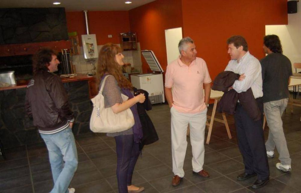 Melella visit� la sede del sindicato de Petroleros Privado
