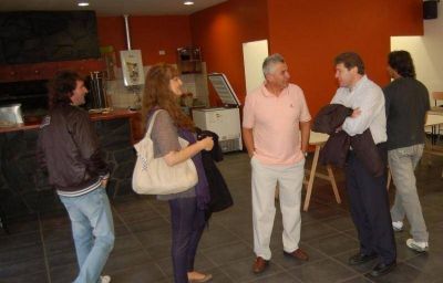Melella visit� la sede del sindicato de Petroleros Privado