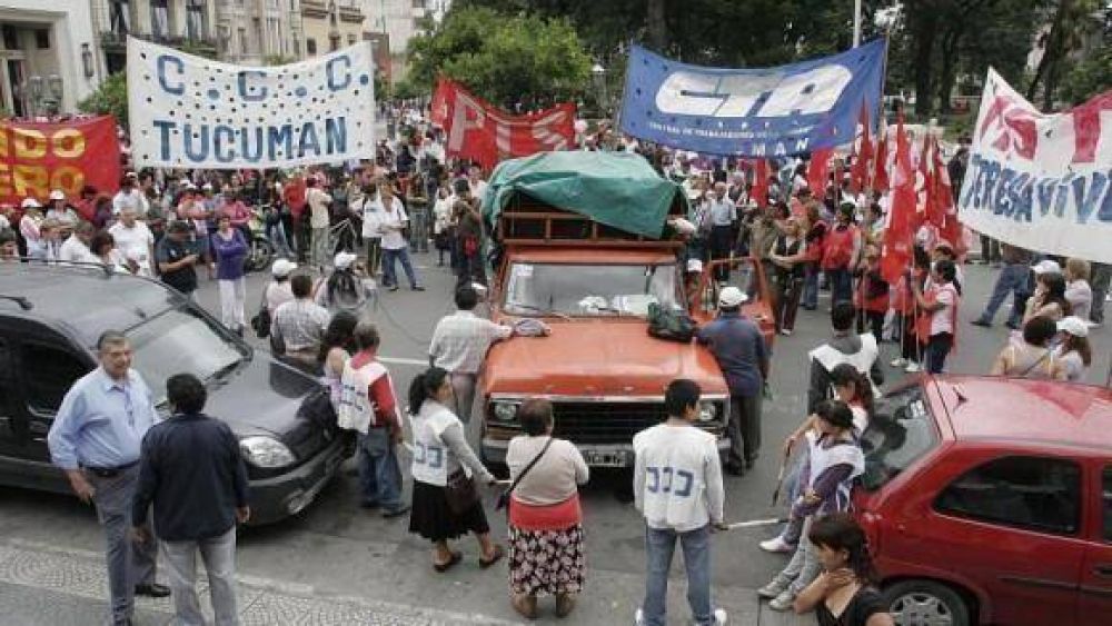 La Naci�n cerr� el grifo, Alperovich pide cautela y los gremios no aceptan una �imposici�n salarial�