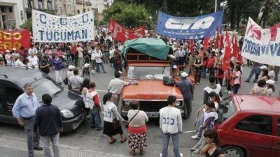 La Naci�n cerr� el grifo, Alperovich pide cautela y los gremios no aceptan una �imposici�n salarial�
