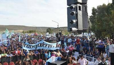 Los petroleros de Santa Cruz le dieron la espalda a Peralta y no fueron a Ram�n Santos