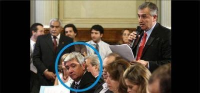 Mientras Morales le ped�a "que den la cara" a De Vido, el k correntino Rold�n miraba para otro lado