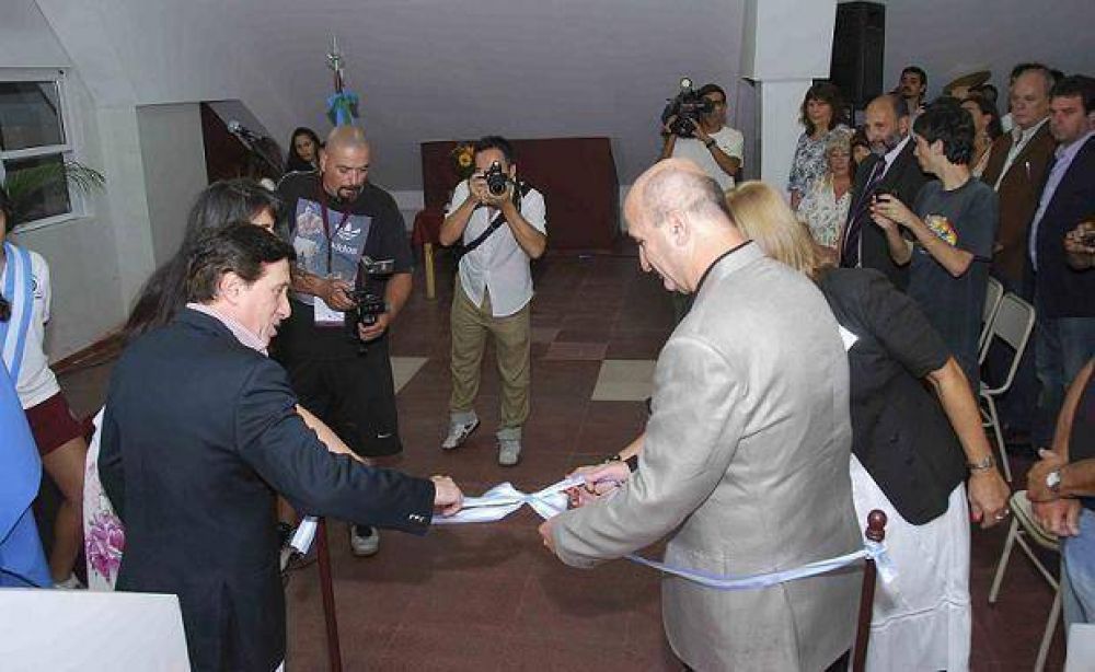 CON LA PRESENCIA DEL INTENDENTE DAR�O D�AZ P�REZ SE INAUGUR� EL INSTITUTO SECUNDARIO DEL CLUB ATL�TICO LAN�S