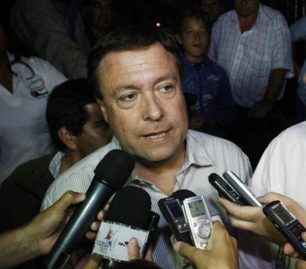 Weretilneck atendi� demandas en Sierra Grande y comprometi� asfalto a Playas Doradas 