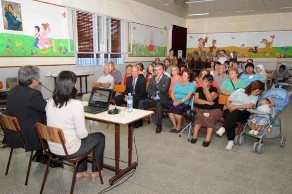 El Gobierno inaugur� instalaciones internas de gas en dos barrios de la Provincia