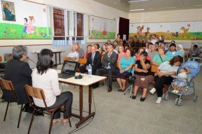 El Gobierno inaugur� instalaciones internas de gas en dos barrios de la Provincia