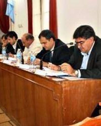Ponce tendr� que responder varios pedidos de informes aprobados por el HCD