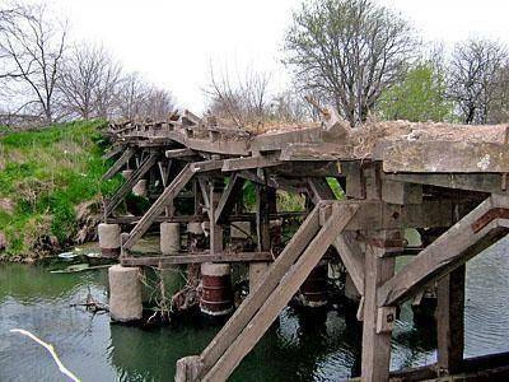 Realizan una reuni�n para solicitar la remodelaci�n del puente de Paraje Pujol