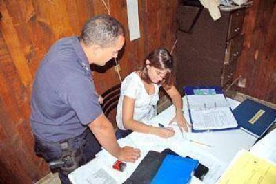 Incorporaron a diez civiles en dependencias policiales para realizar tareas administrativas 