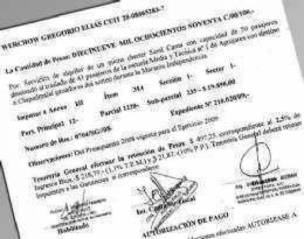 Una funcionaria autoriz� que paguen $ 19.900 a su marido