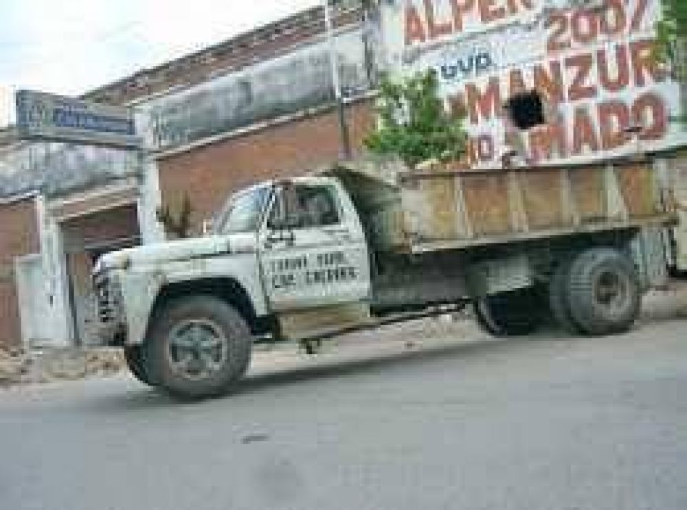 Acusan a Amado de hacer uso de bienes del Estado