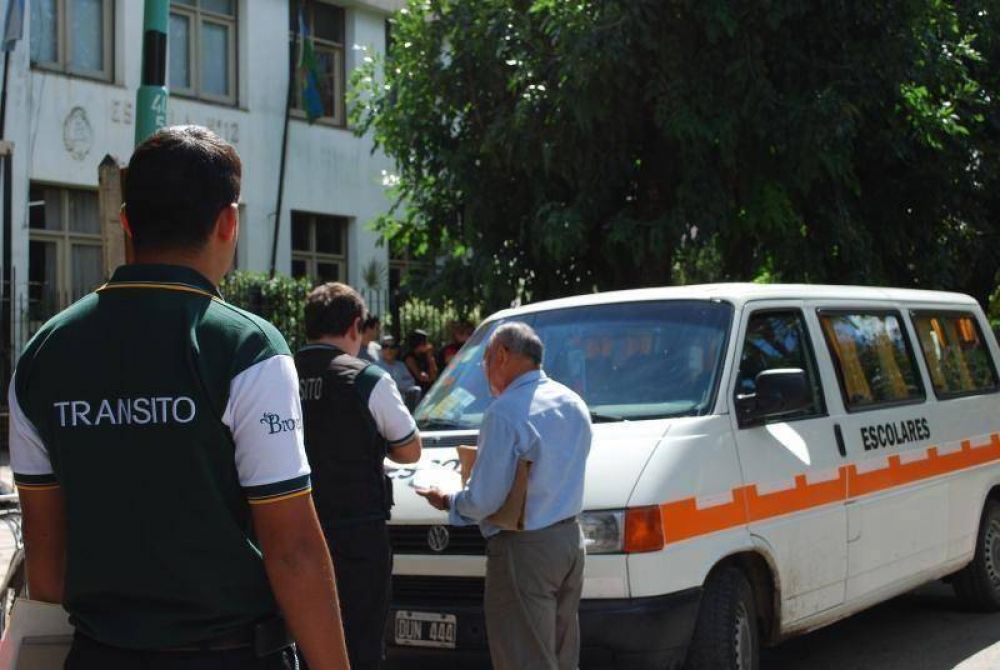 ALMIRANTE BROWN: Fuerte operativo de control del transporte escolar en las escuelas del municipio