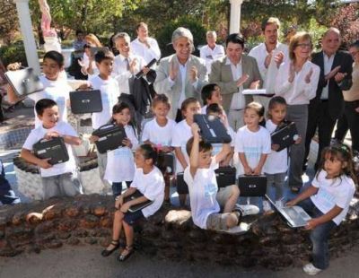 El Gobierno de la Provincia entreg� 15 computadoras en diferentes colegios de Saladillo y La Petra