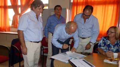 Acuerdan becas de estudio para formaci�n en turismo y gastronom�a en Puerto Iguaz�