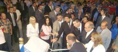 Se inaugur� ampliaci�n del escenario en la apertura de los festejos por el aniversario de El Colorado